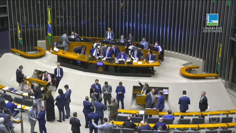 Câmara vota projeto antifacção após 6 versões e debate sobre recursos da PF