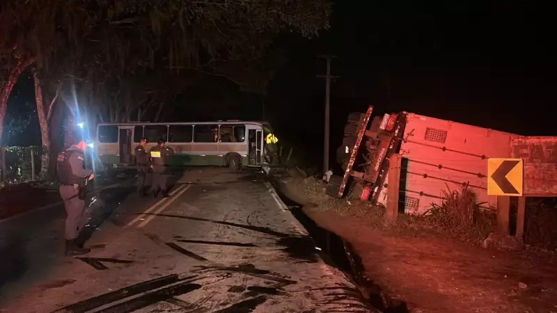 Colisão entre ônibus e caminhão no ES deixa um morto e vários feridos: veja detalhes