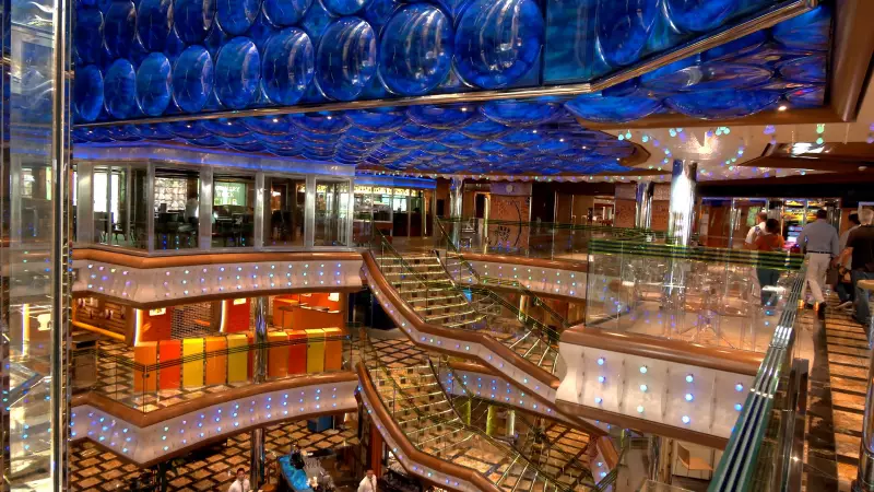 COP-30: Gigantes do mar se transformam em hotéis de luxo durante conferência climática em Belém