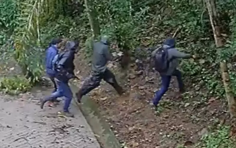 Criminosos invadem casa em São Roque, rendem casal e fogem com caminhonete e pertences