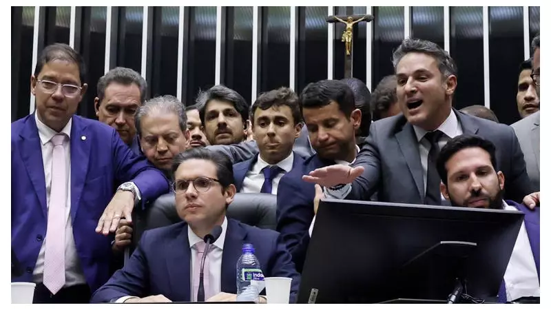 Crise da direita brasileira: os 3 fatores que explicam o declínio