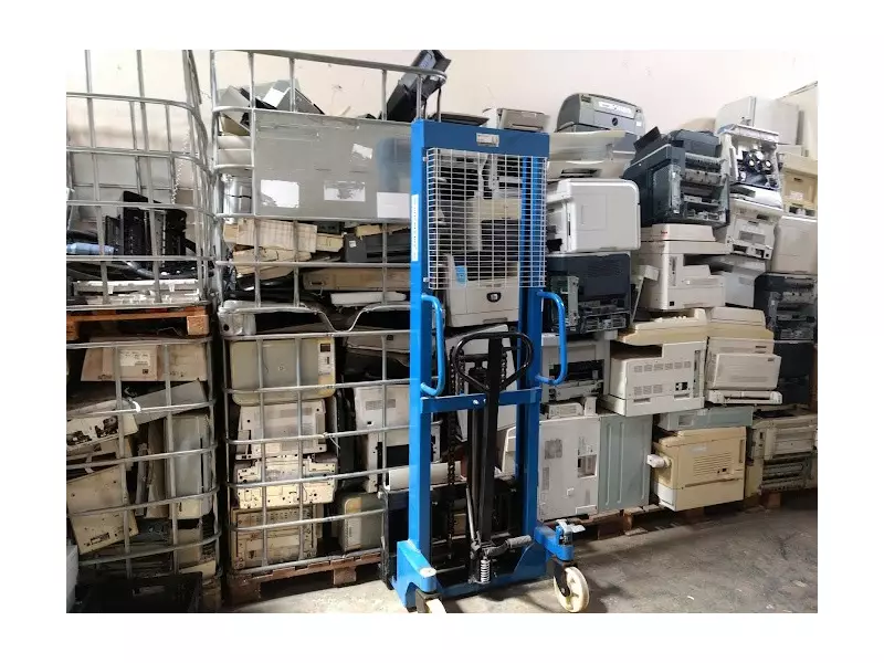 Descarte Consciente em Uberlândia: Saiba Onde Deixar Seu Lixo Eletrônico sem Sair de Casa