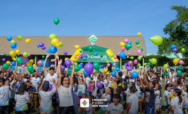 Dia de Colorir da Fundação JiCred celebra infância com arte e brincadeiras
