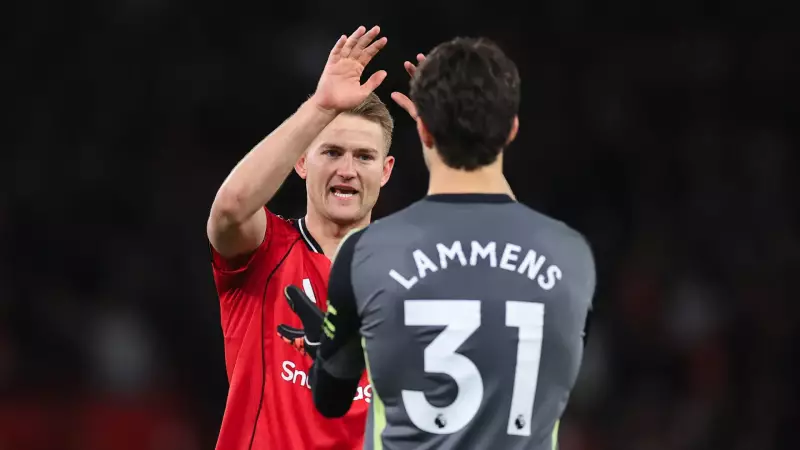 Ferdinand elege De Ligt como melhor defesa do United e alerta sobre Mbeumo