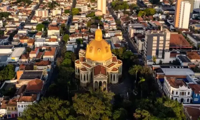 Feriado em São Carlos: Guia Completo do Que Funciona na Segunda e Terça