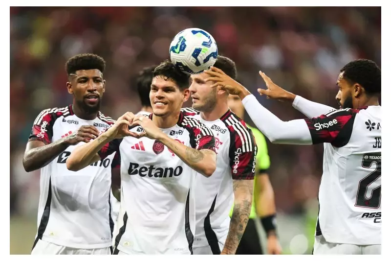 Flamengo goleia Sport por 5 a 1 e assume liderança do Brasileirão