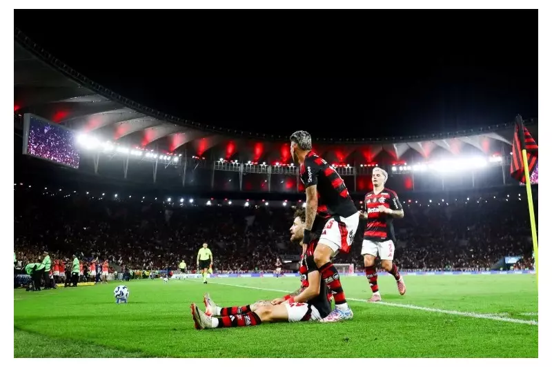 Flamengo vence Santos por 3 a 2 e iguala Palmeiras na liderança