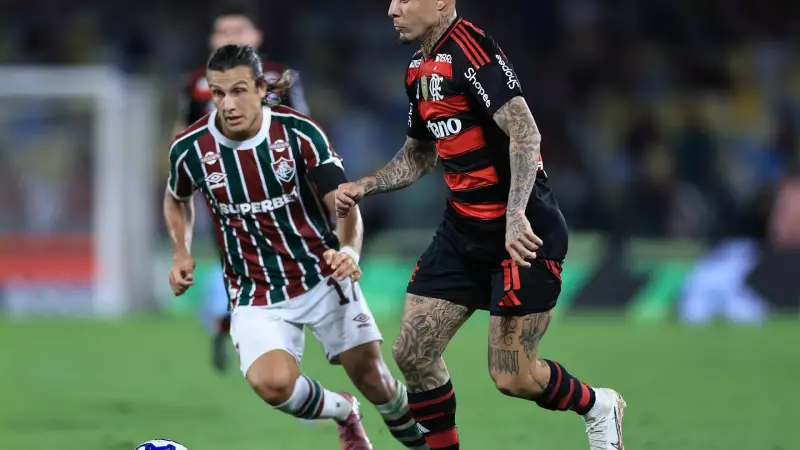 Fluminense vence Flamengo por 2-1 e complica rival na liderança do Brasileirão