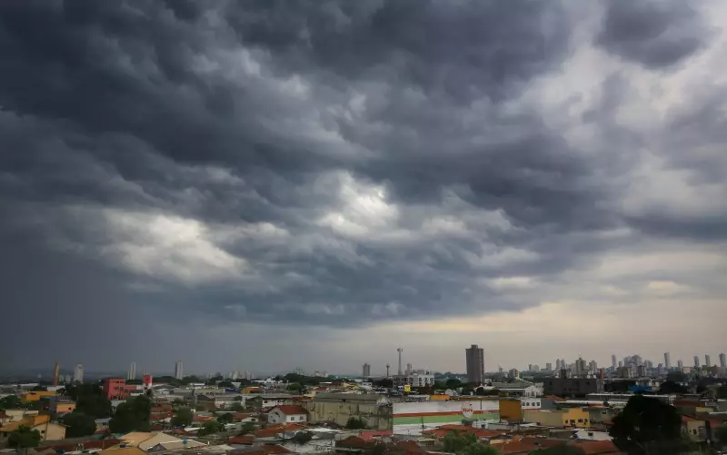 Frente fria provoca alerta de tempestades em 104 cidades de Goiás