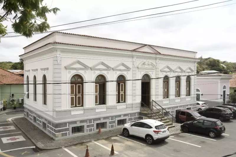 Funcionária Pública é Esfaqueada Dentro de Escritório em Piraí: Vítima Recebe Alta Hospitalar