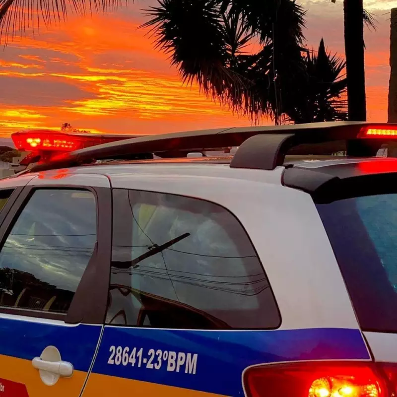 Homem é preso após agredir namorada e ameaçá-la com faca em Curral de Dentro, MG