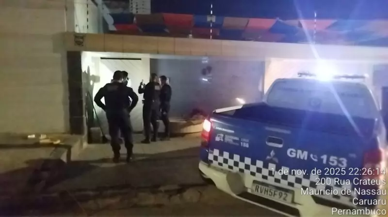 Homem é preso após esfaquear cadela em posto de combustível de Caruaru; caso choca moradores