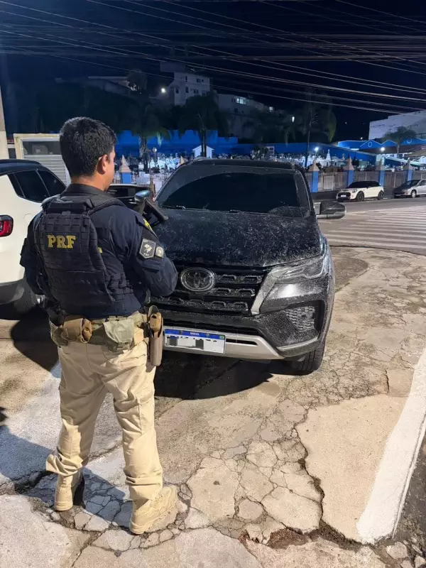 Homem preso com carro clonado de R$ 277 mil na Via Dutra