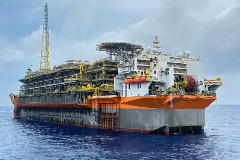 Ibovespa bate recorde pelo 3º dia seguido com alta da Petrobras