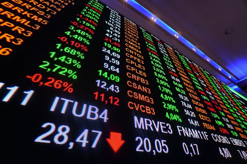 Ibovespa sobe 0,33% com foco em inflação do Brasil e PCE dos EUA