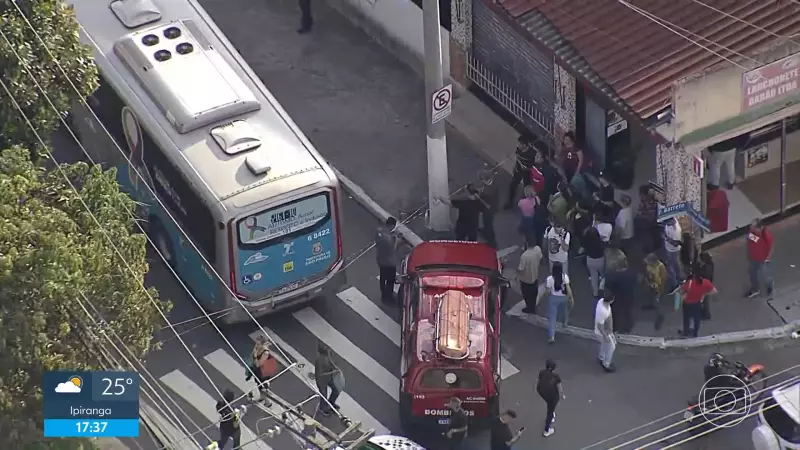 Idoso de 90 anos fica preso sob ônibus em SP: resgate dramático com helicóptero Águia