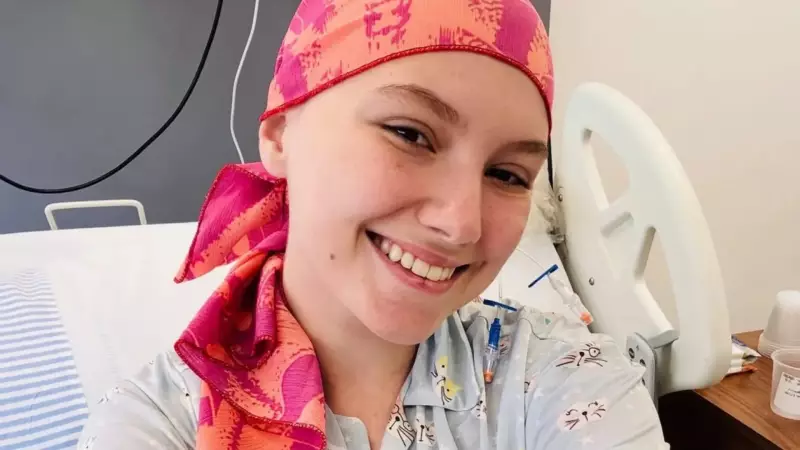 Influenciadora Isabel Veloso, 19, é internada na UTI após parada respiratória