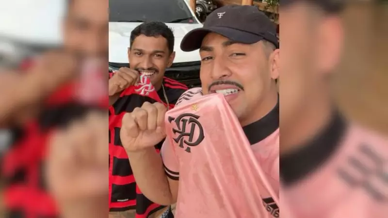 Irmãos flamenguistas pregam fotos de amigos palmeirenses 'desaparecidos'
