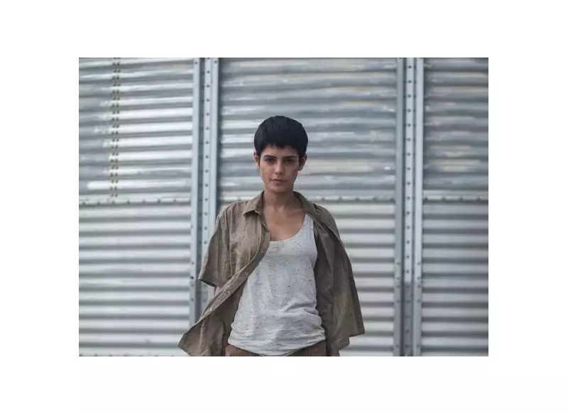 Júlia Dalavia Revela Sentimentos Contraditórios Sobre Suas Últimas Atuações: 'É Desafiador e Emocionante'