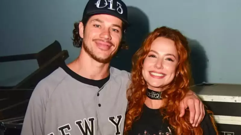 José Loreto assume romance com Fernanda Marques em evento Forbes