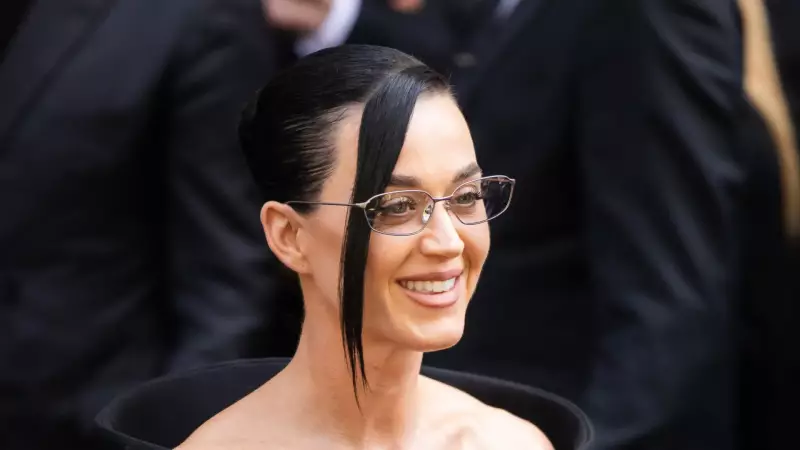 Katy Perry mostra filha de 5 anos nos bastidores da turnê