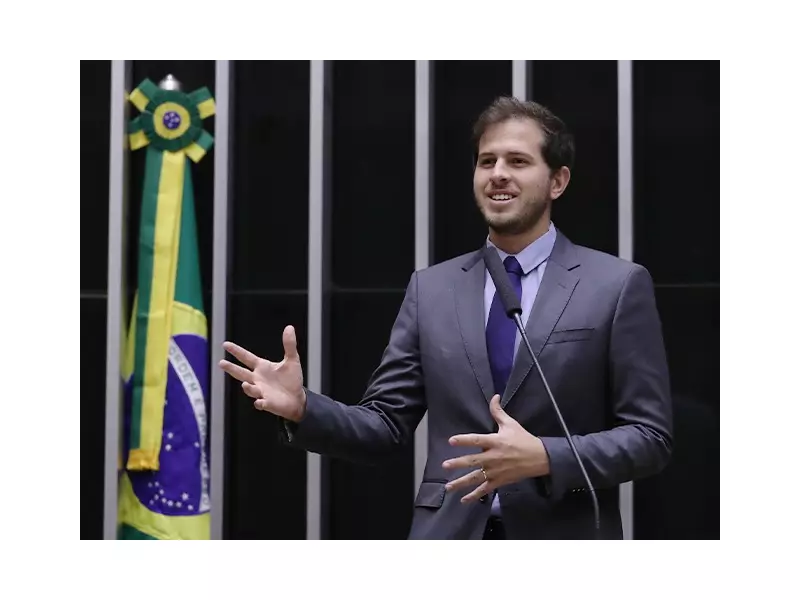 Licença-Paternidade em Pauta: Relator Anuncia Mudanças na Estabilidade do Empregado