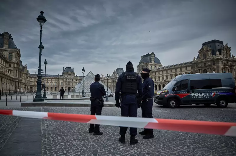 Louvre em Alerta: Polícia Francesa Prende Mais Dois Suspeitos em Roubo de Obra de Arte
