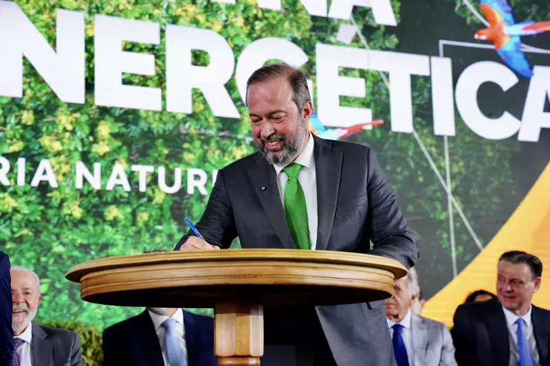 Lula anuncia fundo para energia limpa financiado por petróleo na COP30