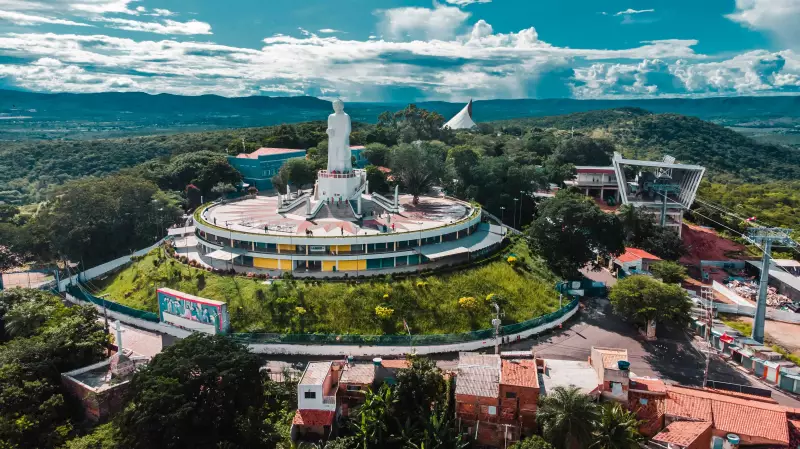 Maior estátua de Nossa Senhora de Fátima atrai multidão no Crato