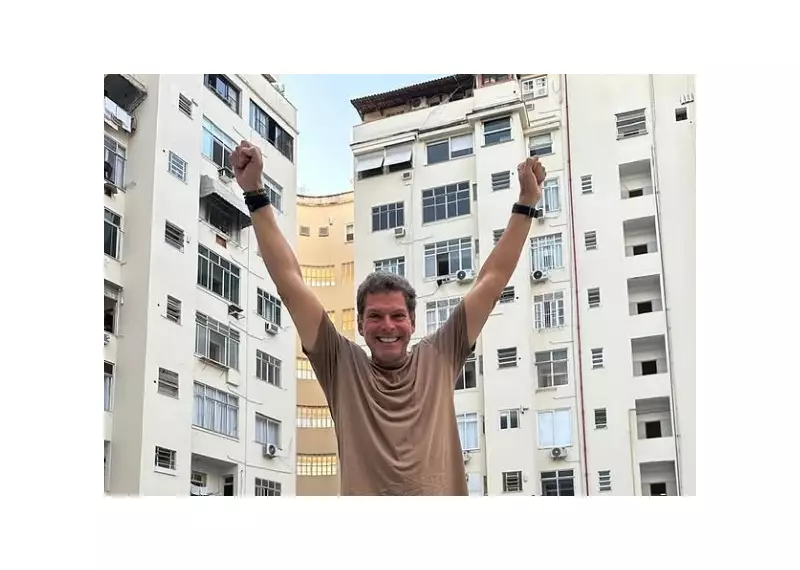 Maior árvore de Natal do Rio: 80 metros na Enseada de Botafogo