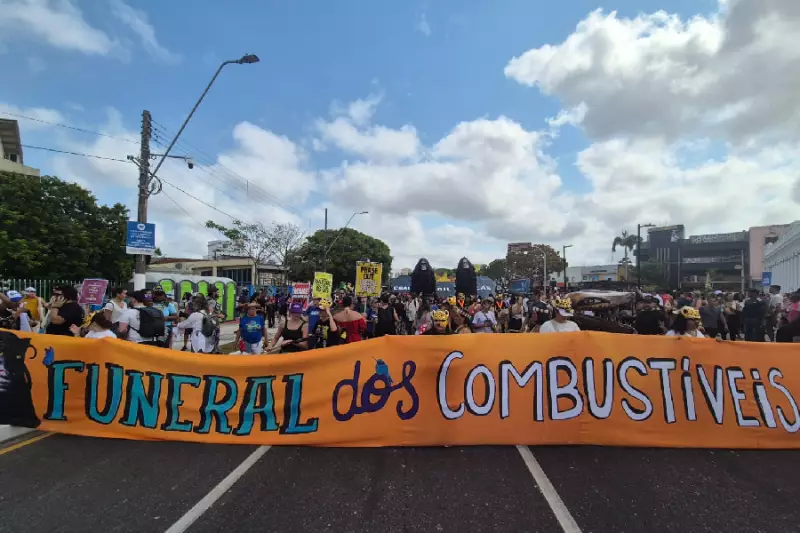 Marcha pelo Clima em Belém exige fim do petróleo na COP30