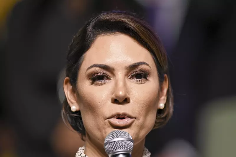 Michelle Bolsonaro assume trono digital com 7,6 mi no Instagram