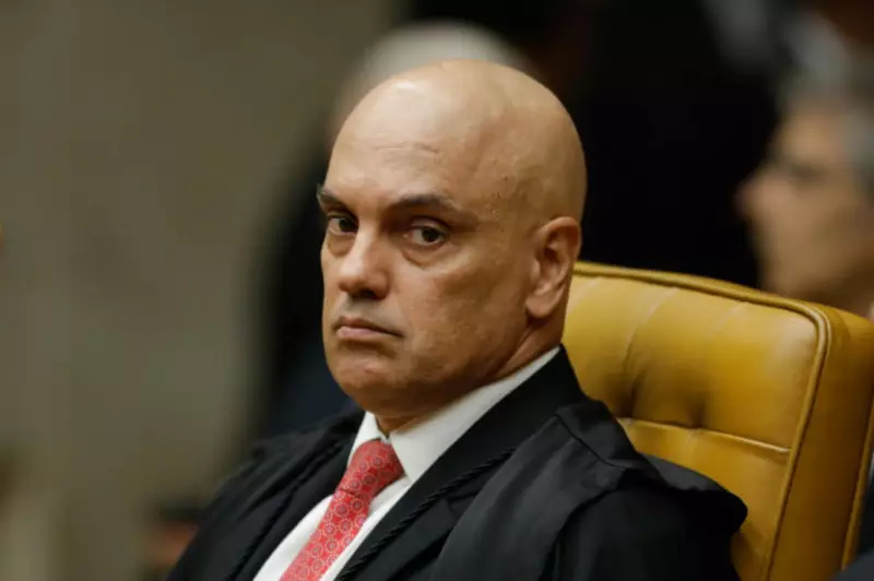 Moraes rejeita embargos e Bolsonaro segue para Papuda com 27 anos de prisão