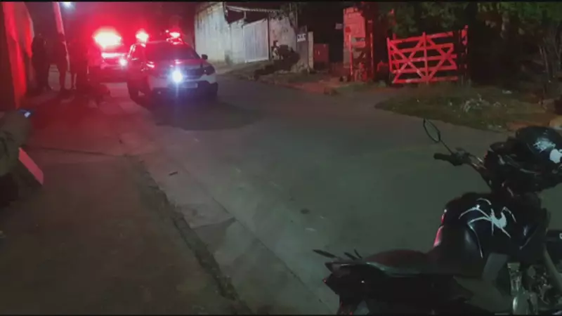 Motociclista embriagado atropela adolescentes em calçada e é preso em Minas Gerais