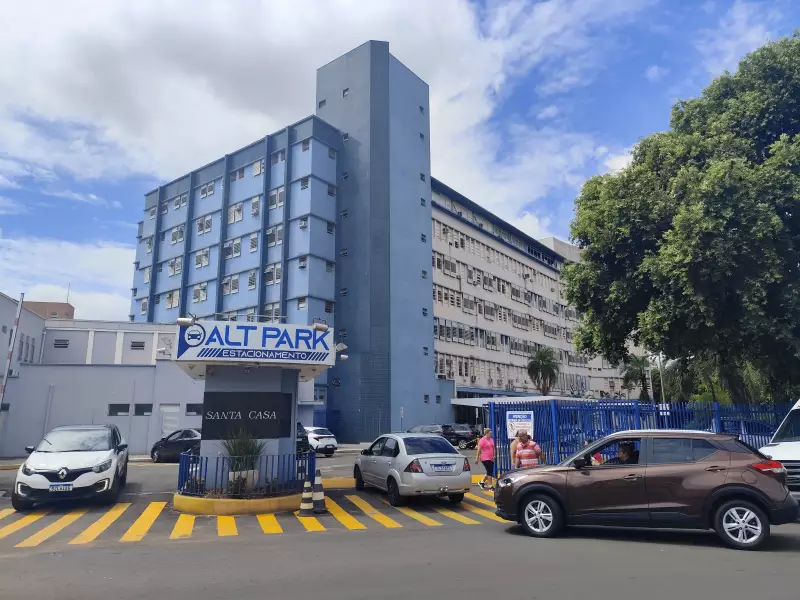 Motociclista se acidenta com trator em Guararapes e tem alta hospitalar