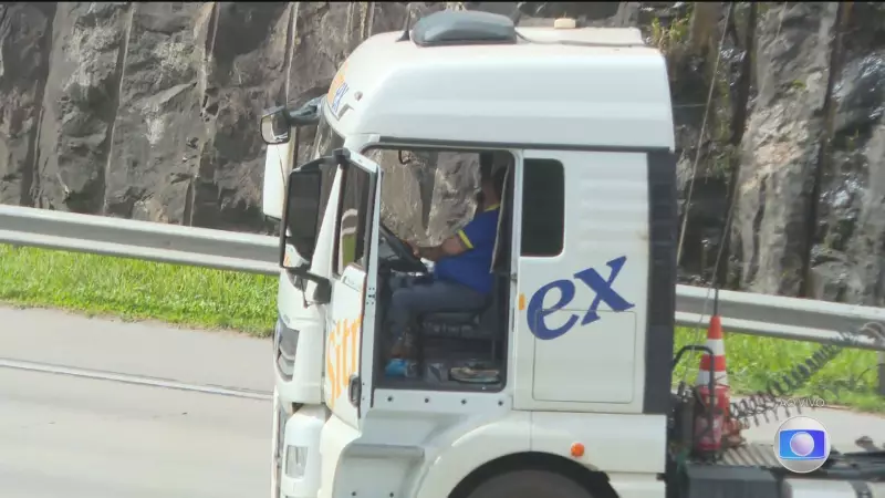 Motorista é sequestrado e obrigado a deixar carreta com falsa bomba no Rodoanel