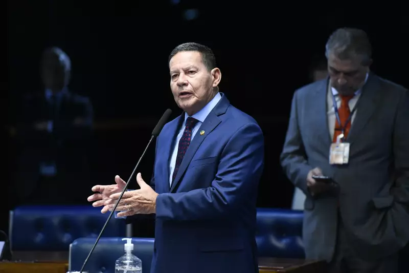 Mourão Soa o Alarme: Brasil Rumo à 'Mexicanização' do Crime Organizado, Adverte em CPI