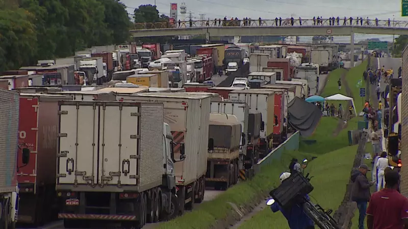 MPF denuncia 5 pessoas e 2 transportadoras por bloqueios na Dutra