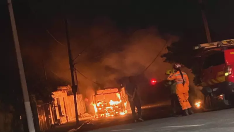 Ônibus incendiado em Vespasiano: criminosos deixam carta com ameaças e aterrorizam população
