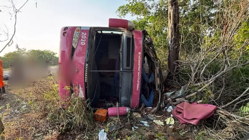 Ônibus tomba na BR-230 no Tocantins: 46 passageiros, 10 feridos