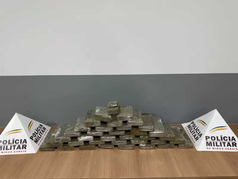 Operação da PM em Manhuaçu prende jovem com 34 barras de maconha | Droga apreendida