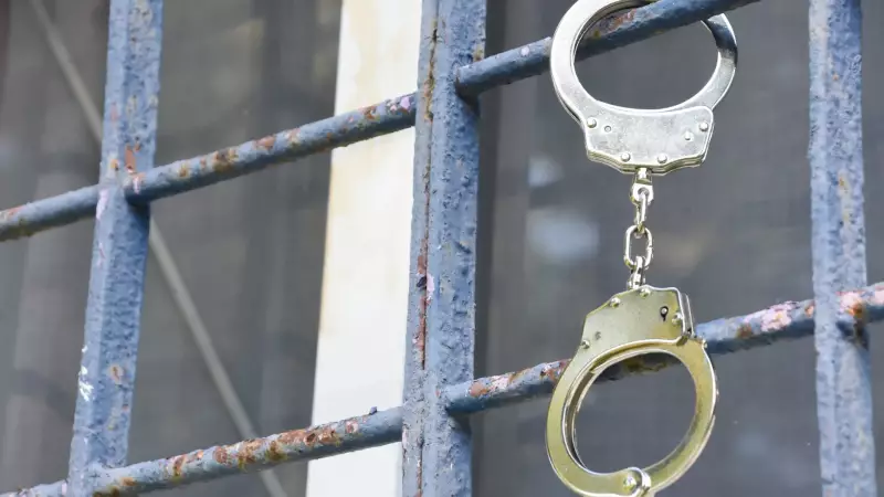 Pais presos por agredir filhos com raquete em Jundiaí