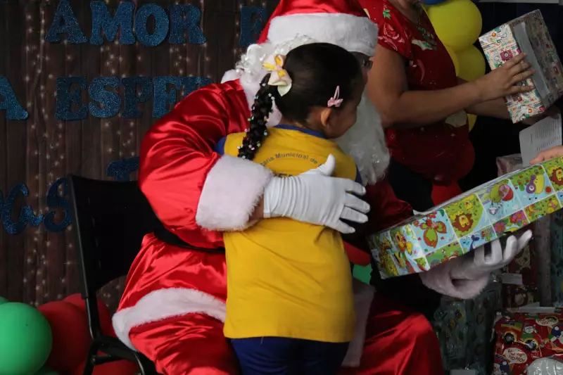 Papai Noel dos Correios 2025 inicia adoção de cartinhas no Vale do Paraíba