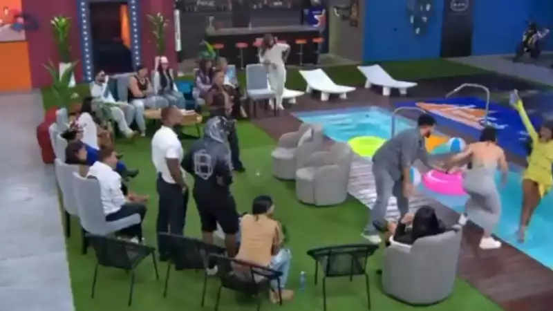 Participante desmaia após ser empurrada na piscina em reality show