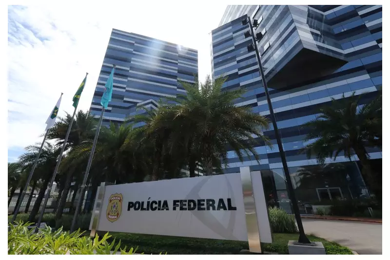 PF prende 10 em operação contra fraudes bilionárias no INSS