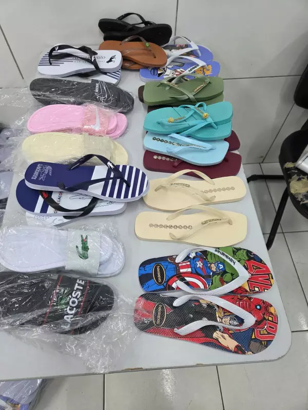 Polícia prende 2 e apreende 2.800 sandálias falsas em Timon