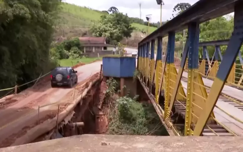 Ponte em MG apresenta rachaduras e risco de desabamento: moradores em alerta