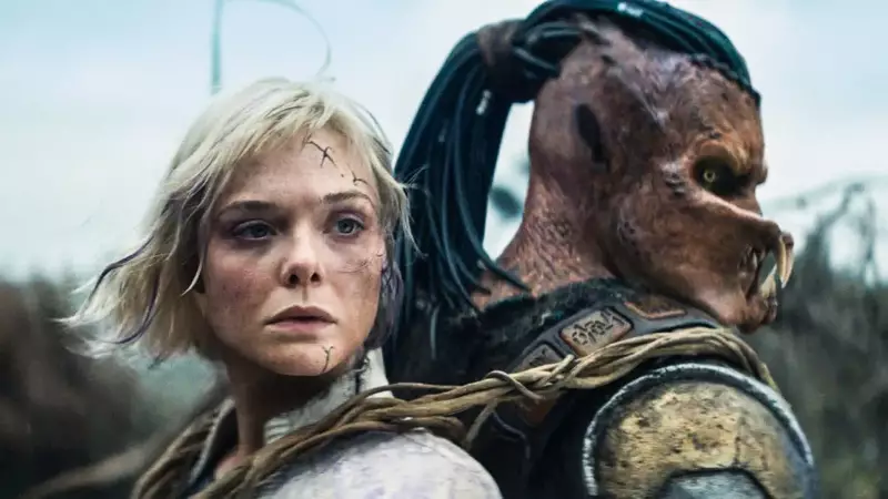 Predador: Terras Selvagens renova franquia com criatividade e humor