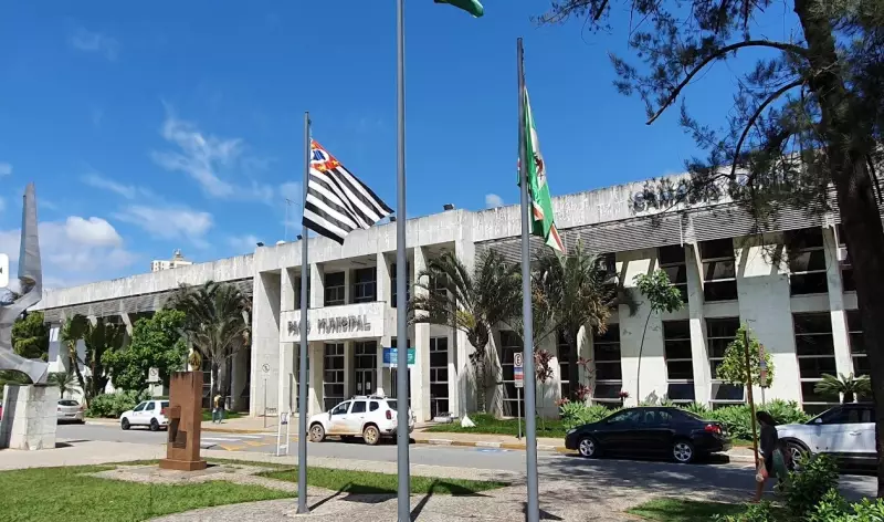 Prefeito de Campo Limpo Paulista é acusado de assédio moral: mulher registra BO após ser 'peitada'