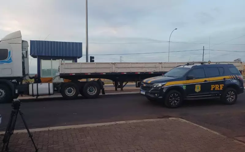 PRF desmascara motorista que mentiu sobre frete e descobre carro roubado em Uberlândia